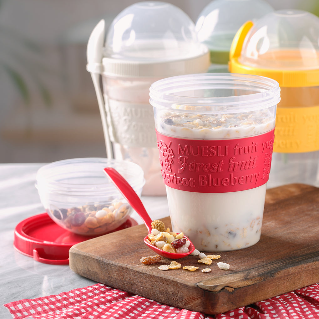 EYNEL 4 Pack Breakfast On The Go Yogurt Parfait Cups, Reusable Plastic  Containers with Lids and Spoons, Perfect Jars for Overnight Oats Cereal  Granola